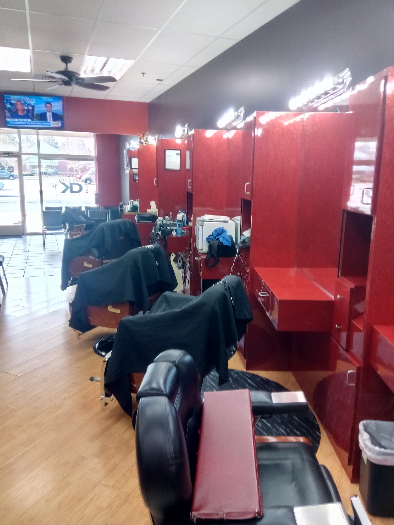 Parlor Grand Salon And Men's Grooming Lounge