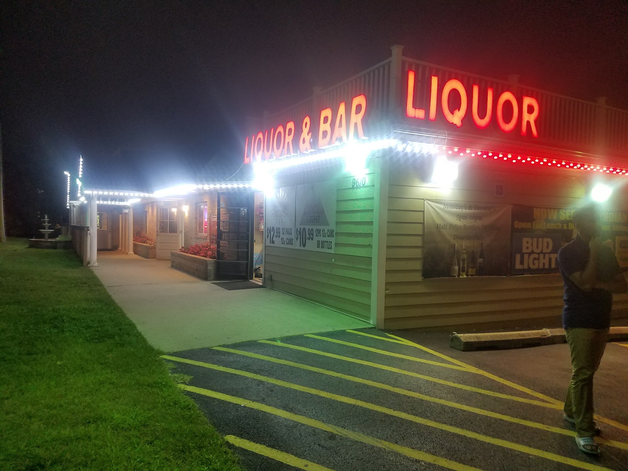 Taj Liquor & Restaurant