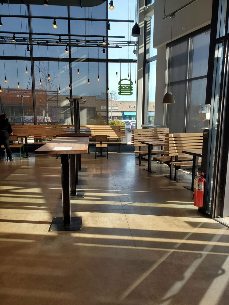 Shake Shack 3030 Washtenaw Ave #107, Ann Arbor