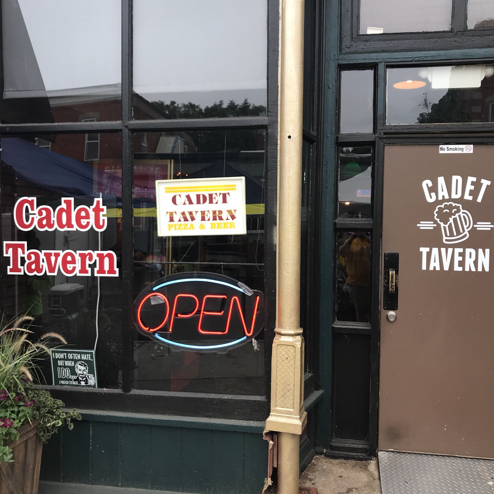 beer and pizza cave