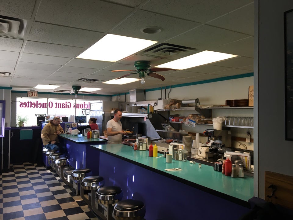 Omega Hawg & Dawg Deli 2100 Hilton Rd, Ferndale