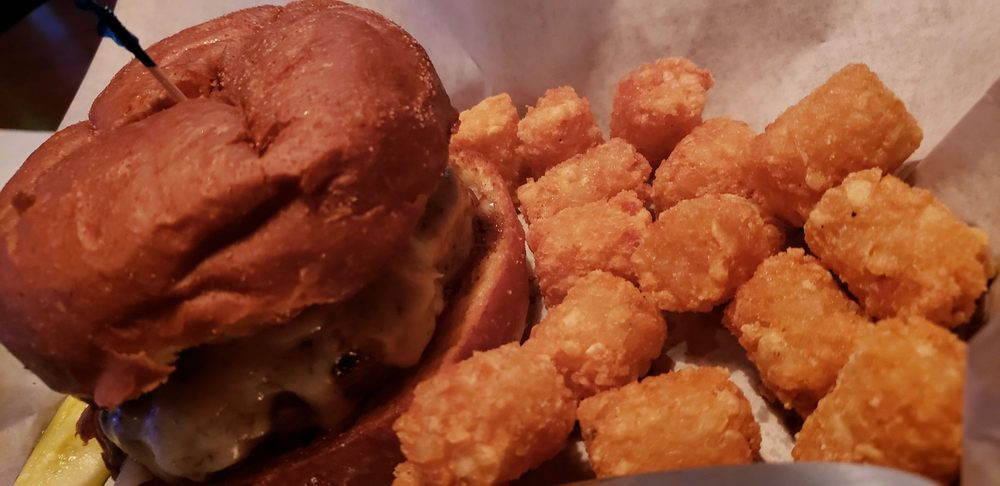 Elbow Room Bar & Grill 501 Fuller Ave NE, Grand Rapids