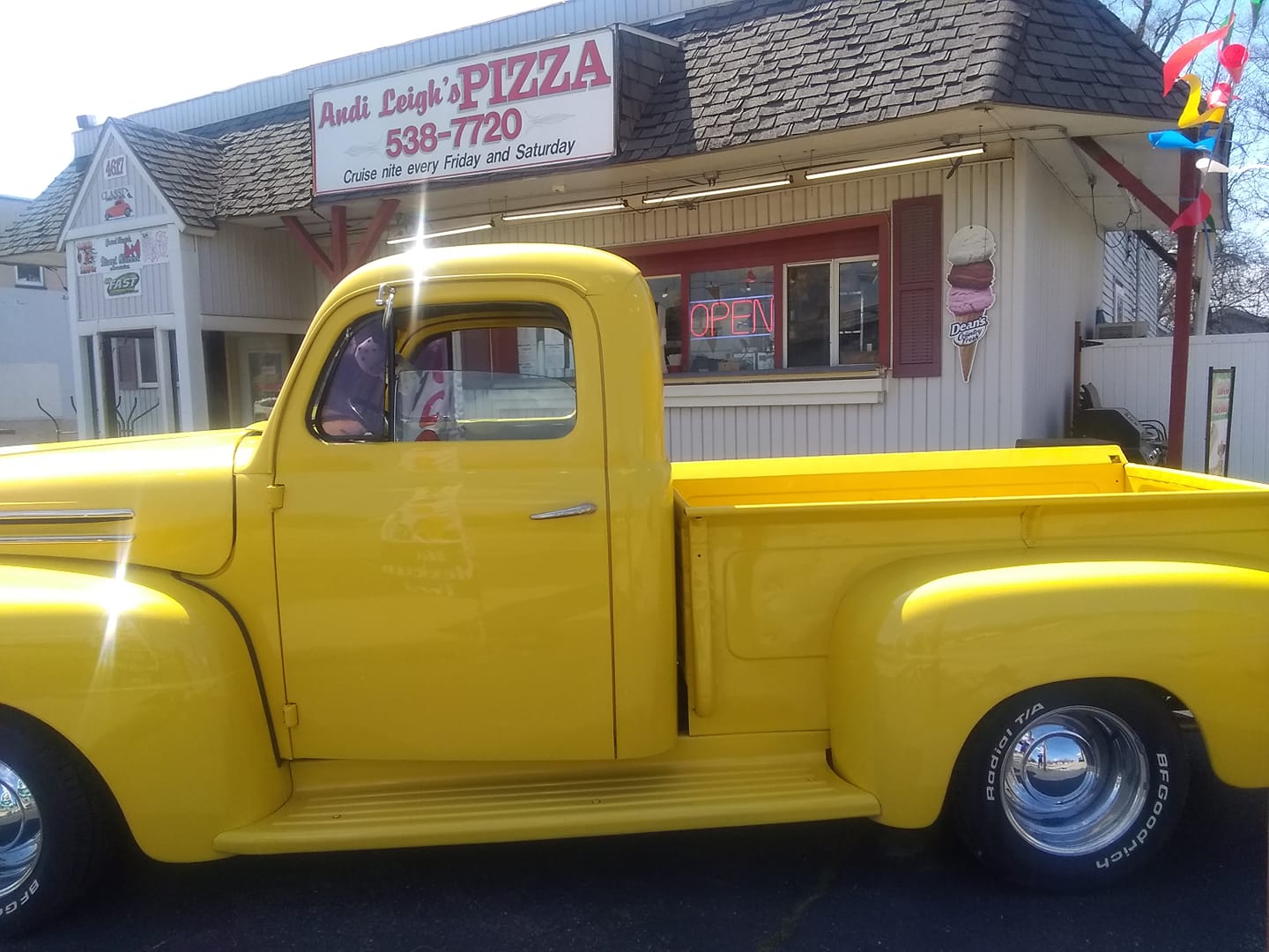 Andi Leigh's Pizza 4617 Division Ave S, Grand Rapids