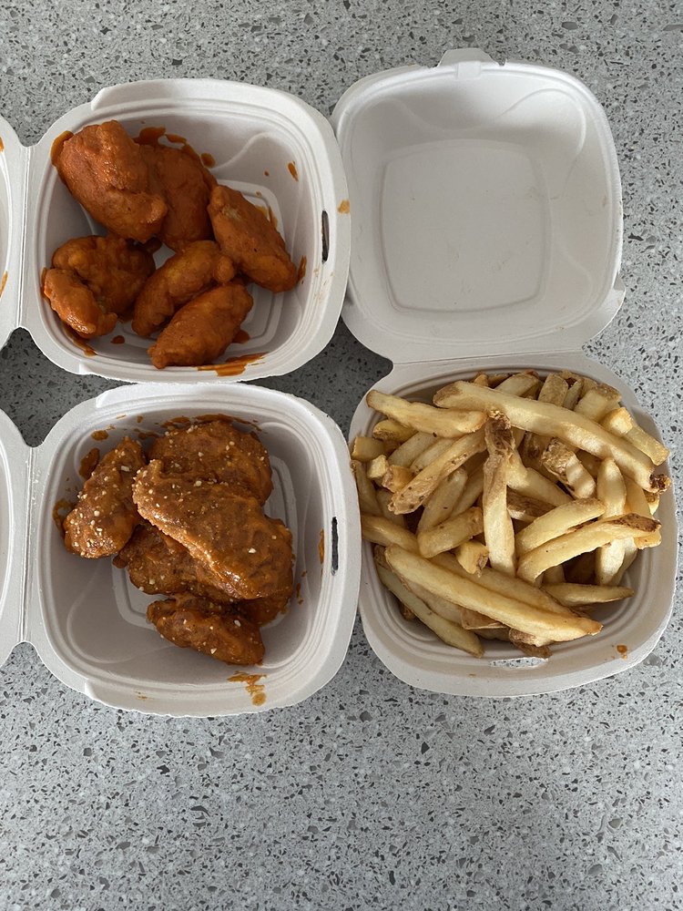 Detroit Wing Company 2004 E Beltline Ave NE, Grand Rapids
