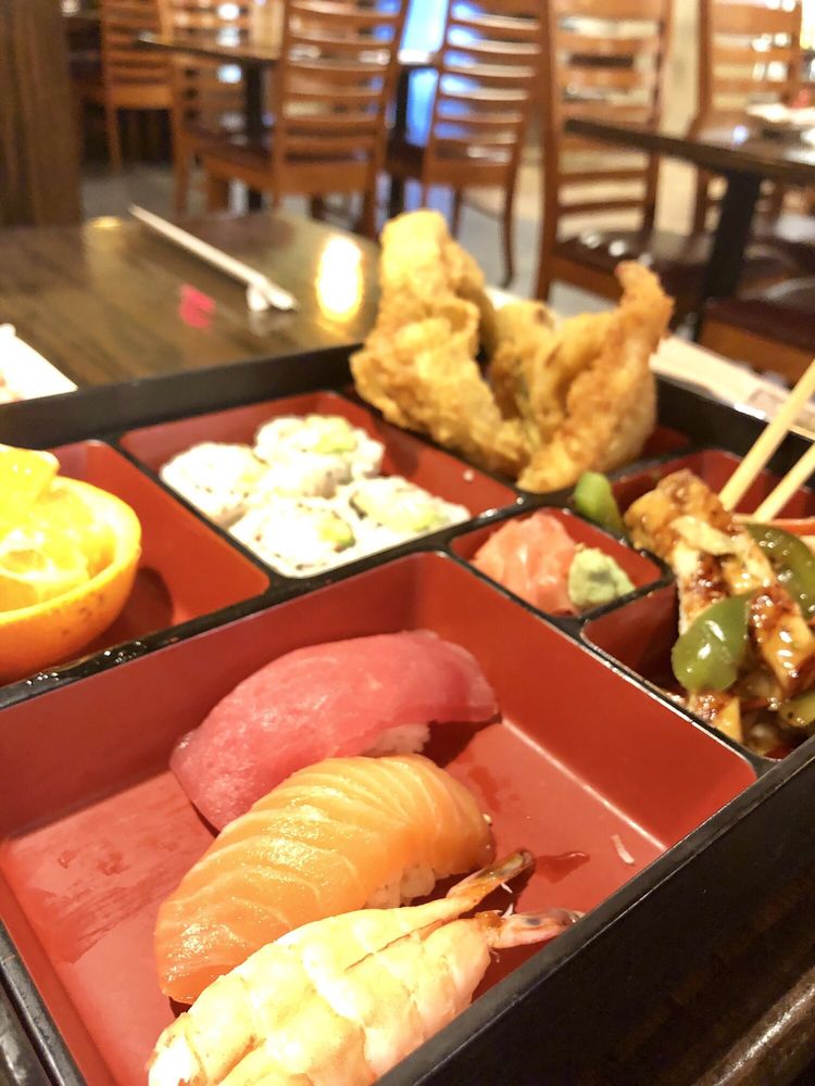 Sushi Moto 436 Elmwood Rd, Lansing