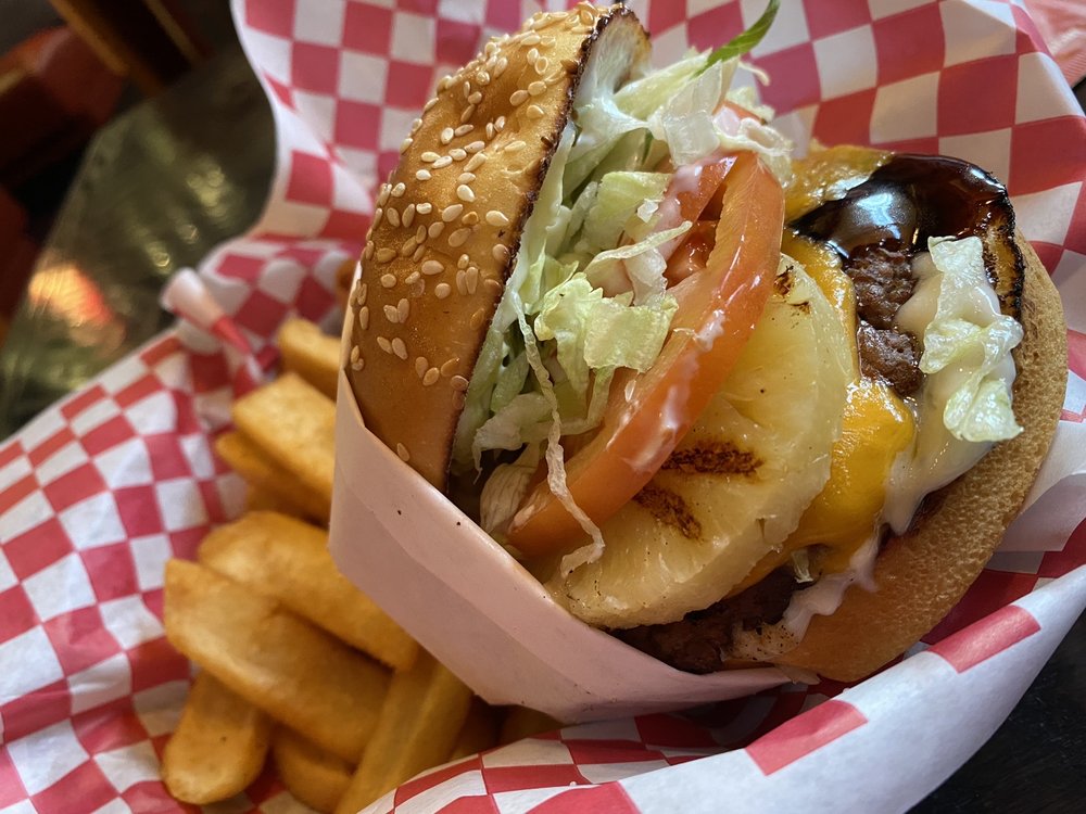 Red Robin Gourmet Burgers and Brews 31805 John R Rd, Madison Heights