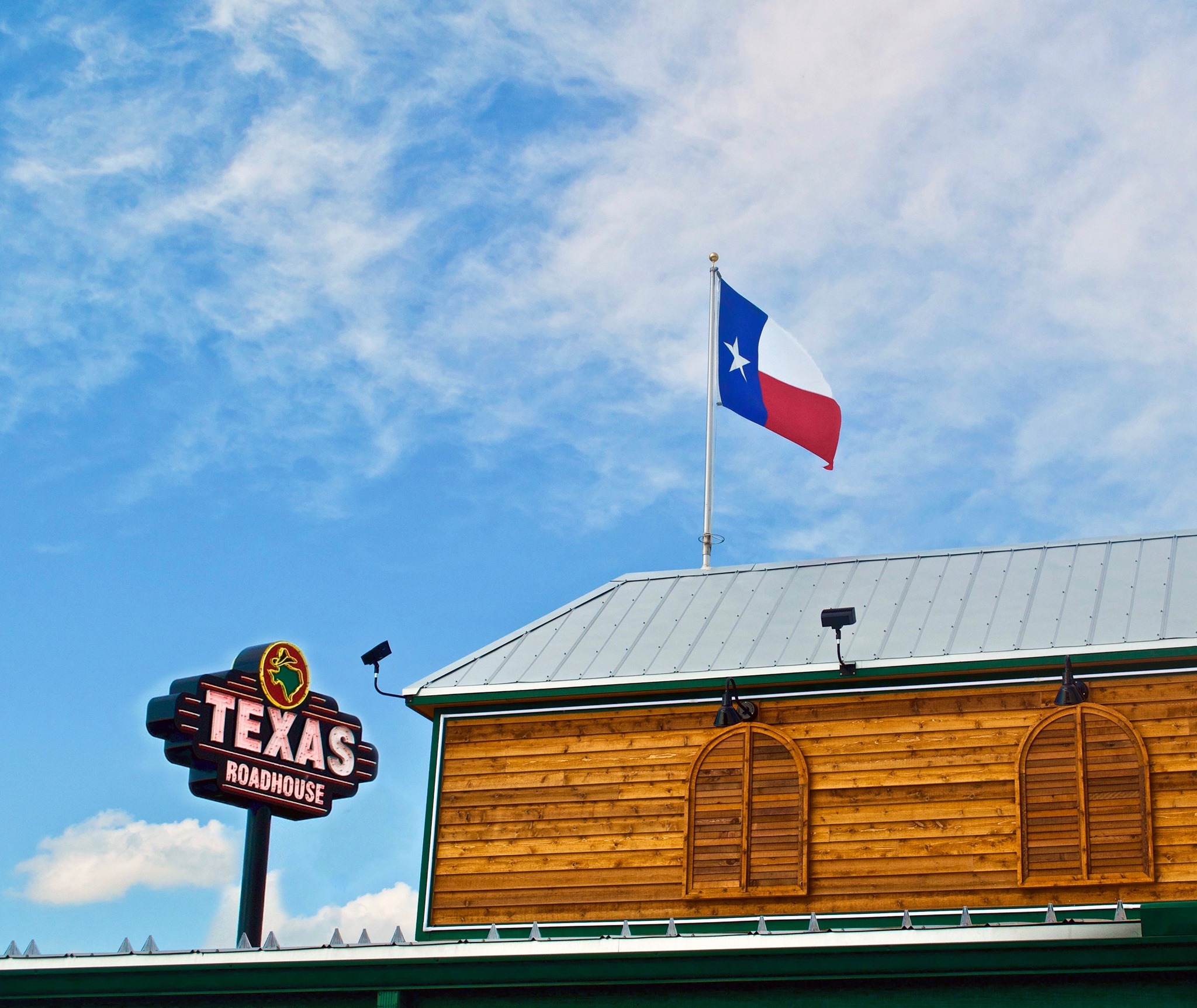 Texas Roadhouse 29485 John R Rd, Madison Heights