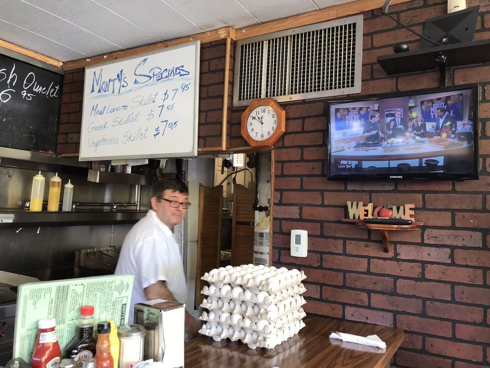 Monty's Grill 28300 Woodward Ave, Royal Oak