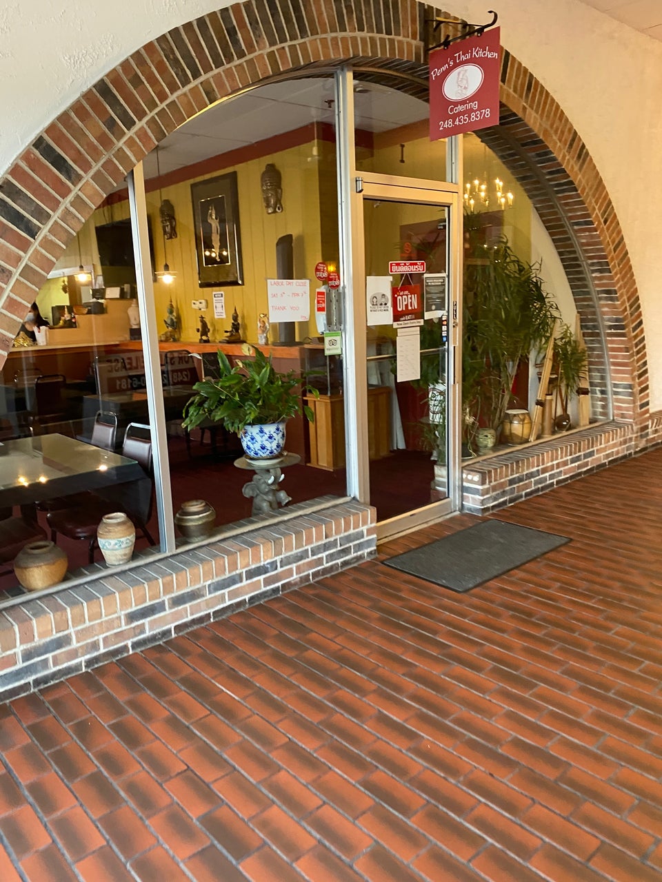 Penn's Thai Kitchen 1800 W 14 Mile Rd, Royal Oak