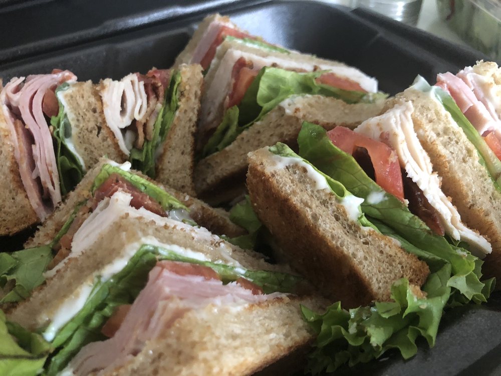 Central Park Deli 20840 Lahser Rd #600, Southfield