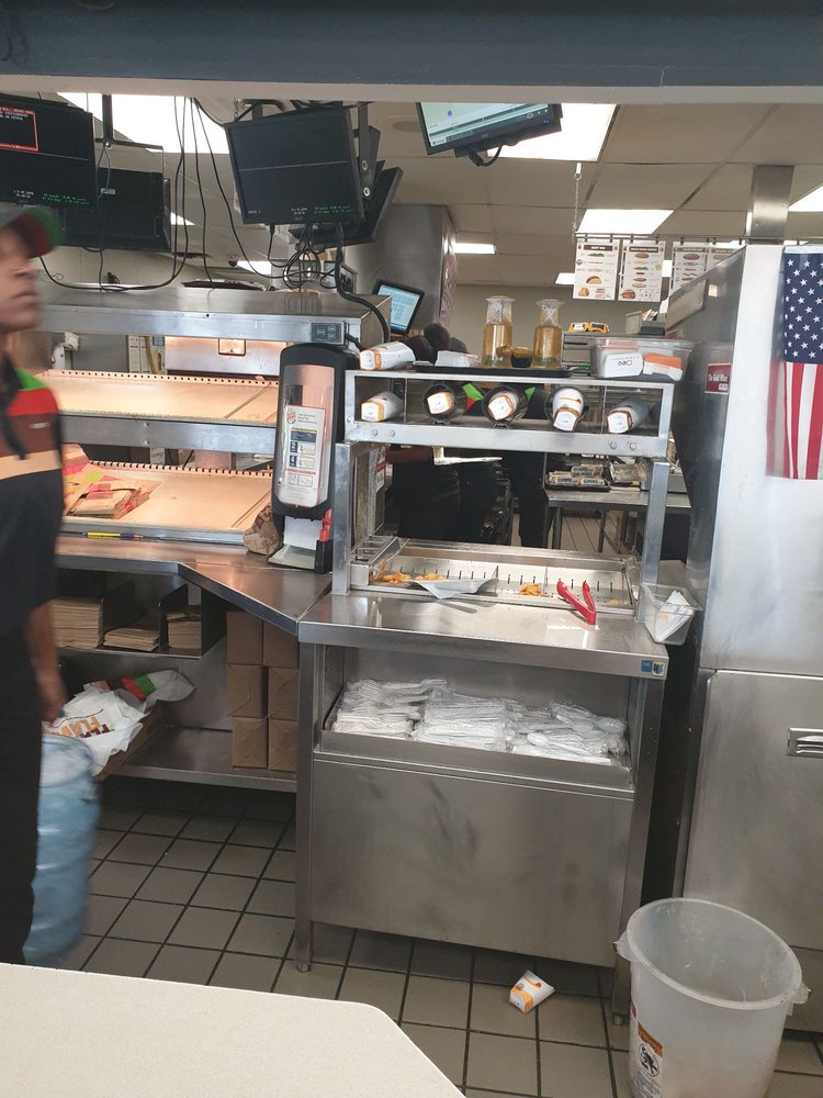 Burger King 35 E 14 Mile Rd, Troy