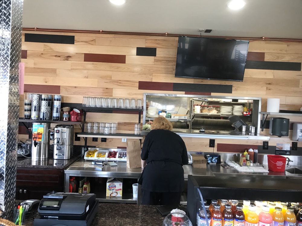 Gateway Deli 1175 E 14 Mile Rd, Troy