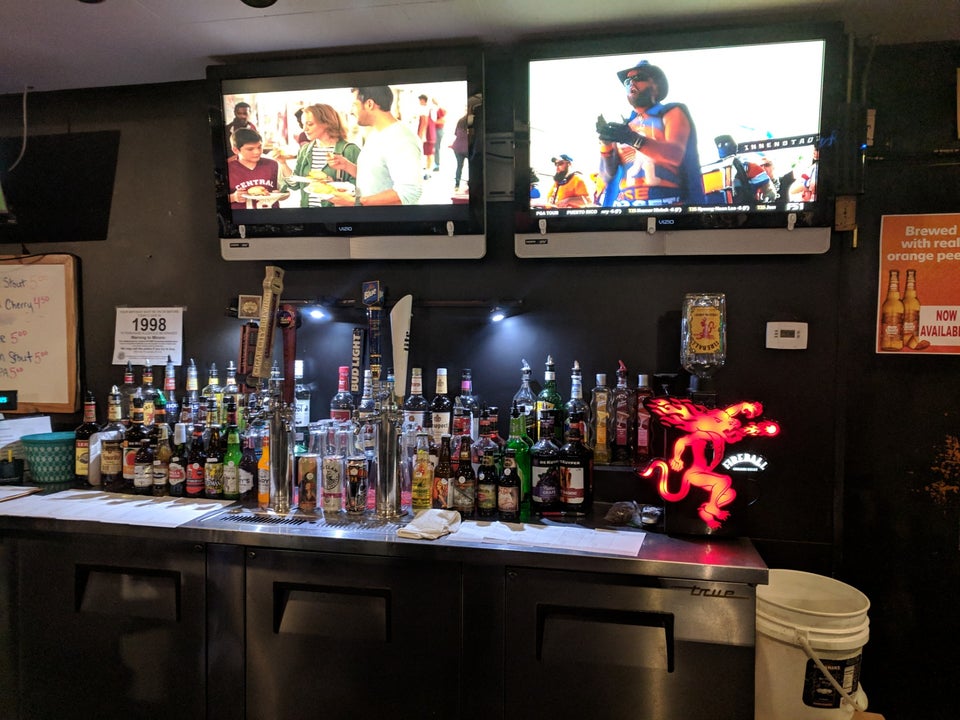 Johnny B Good's Sports Bar & Grill 26230 Groesbeck Hwy, Warren