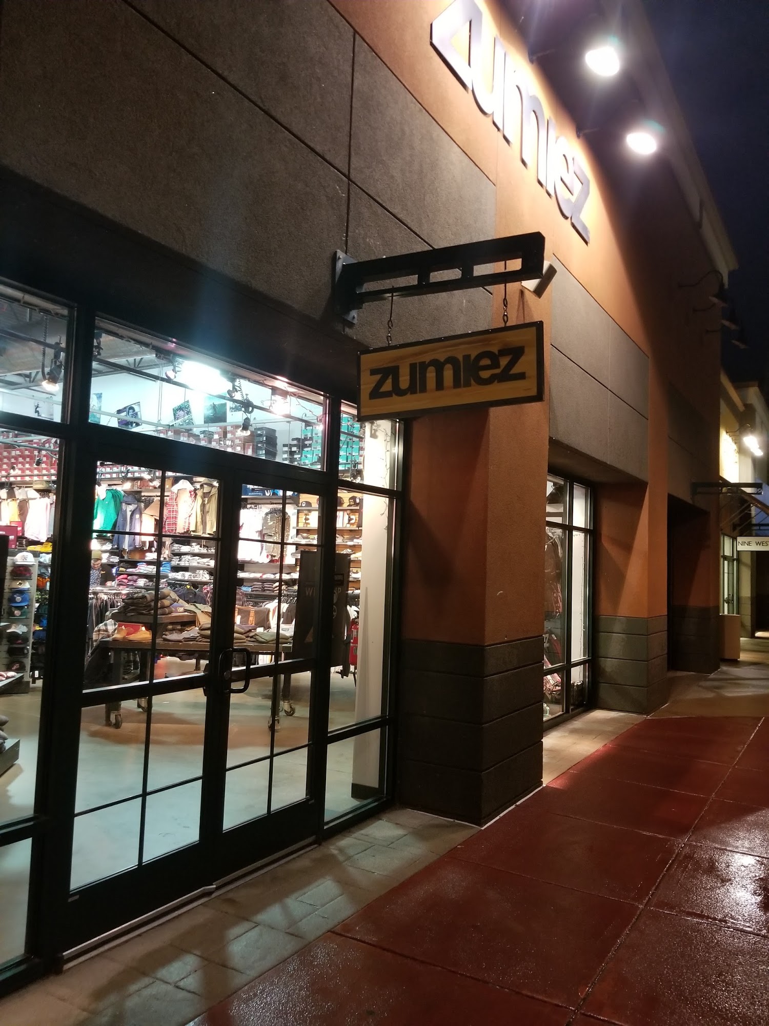 Zumiez