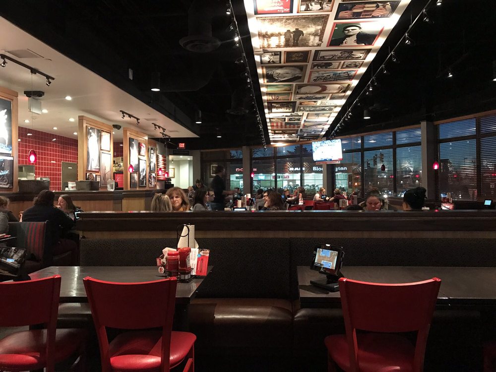 Red Robin Gourmet Burgers and Brews 2300 W 80th 1/2 St, Bloomington