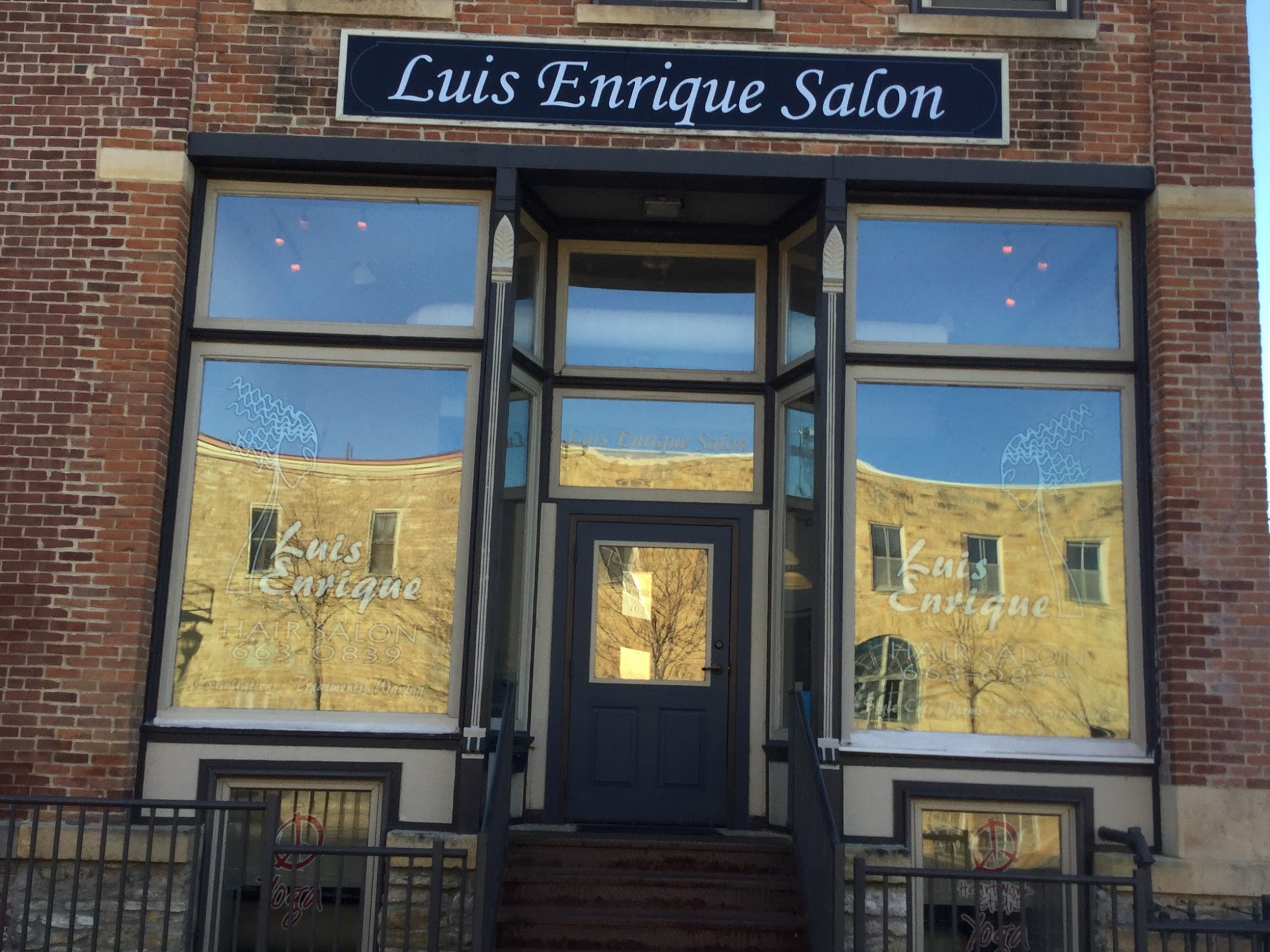 Luis Enrique Salon