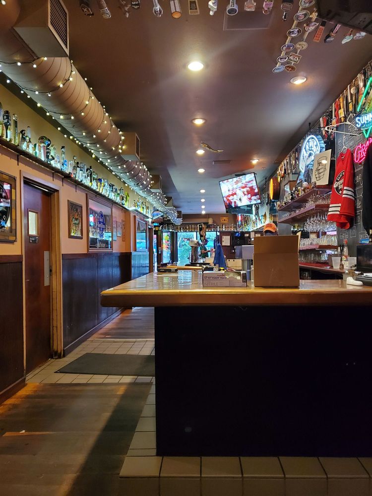 Groveland Tap 1834 St Clair Ave, St Paul