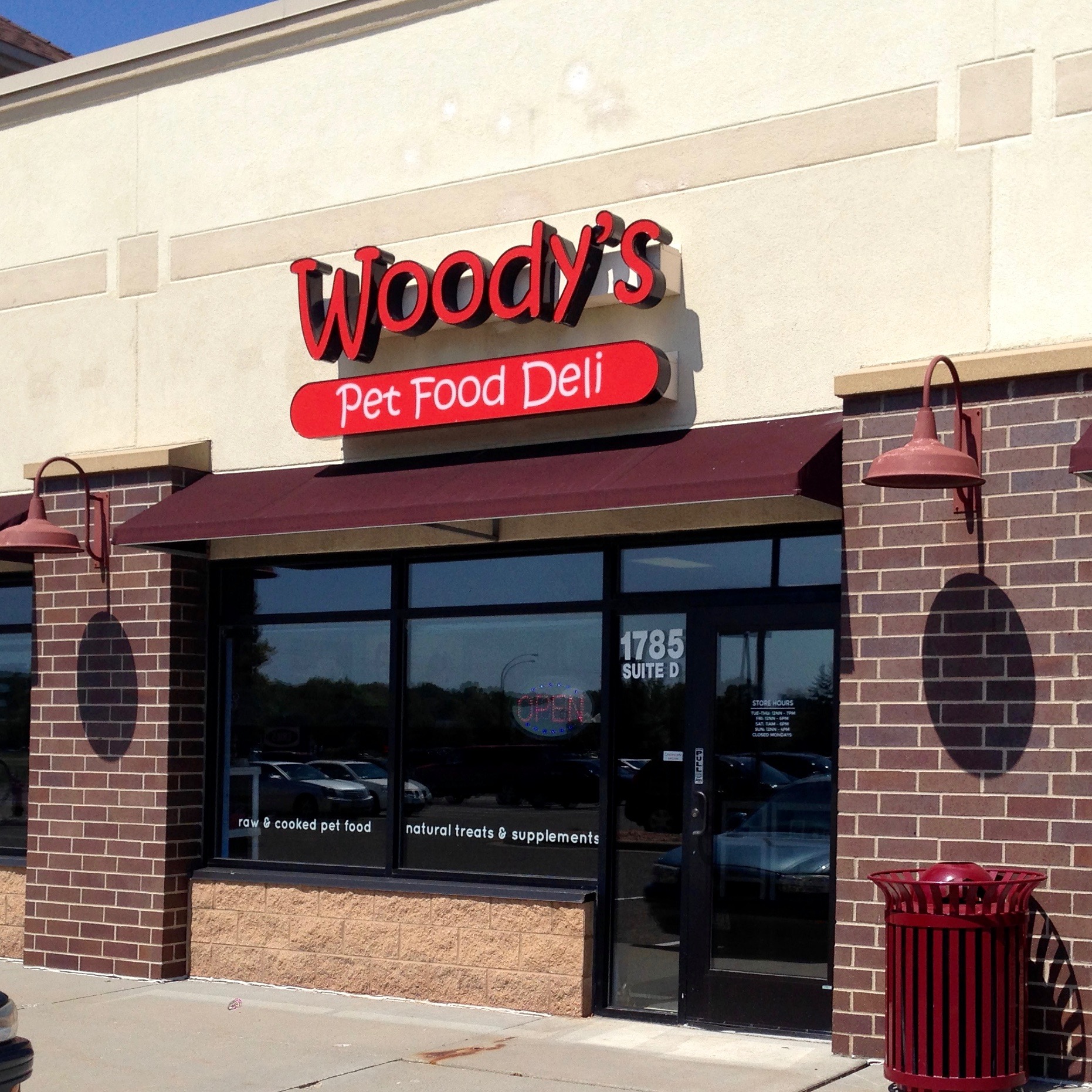 Woody's Pet Food Deli