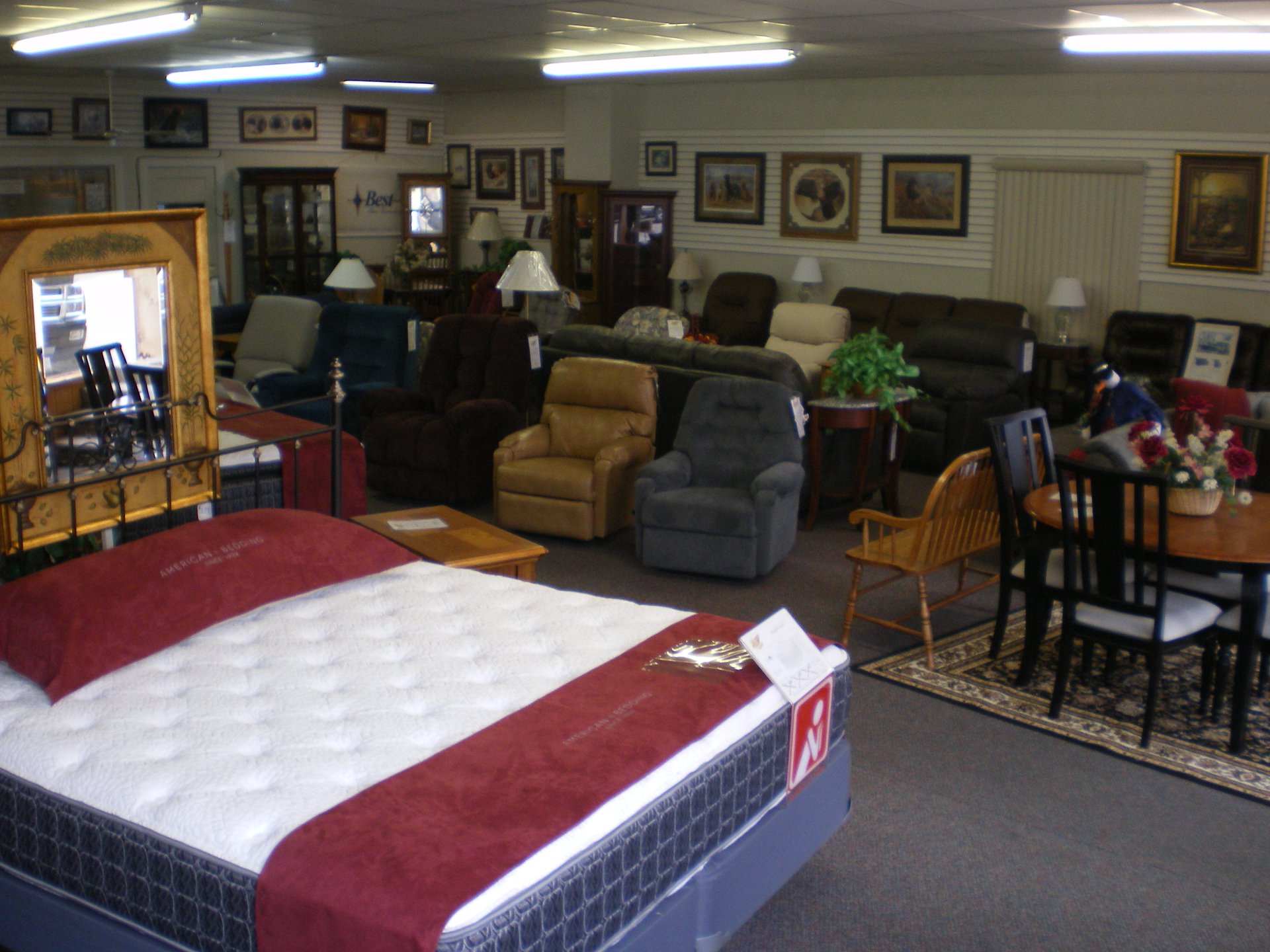 Country Comfort Furniture / Mattress Plus