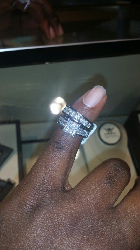 Kay Jewelers 18813 East 39th St S Space 2123, Independence