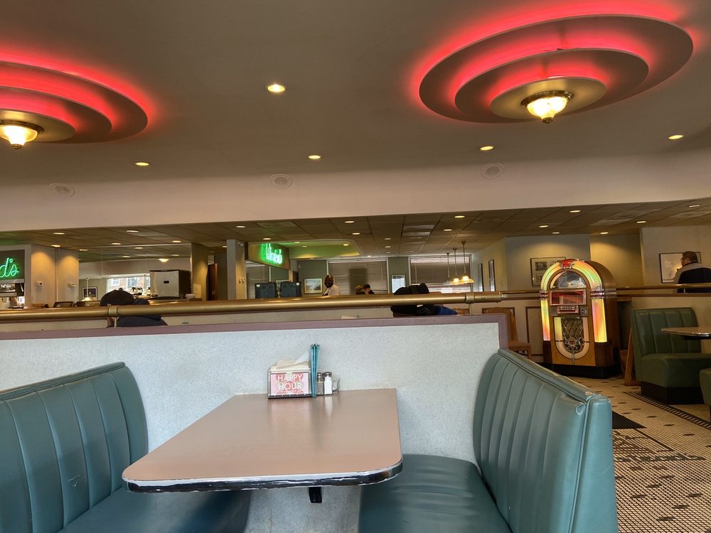 Winstead's Steakburgers 101 Emanuel Cleaver II Blvd., Kansas City