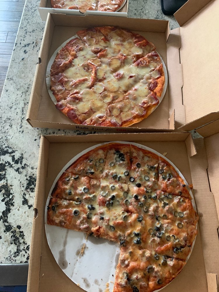 Leo's Pizza 408 NW Englewood Rd, Kansas City