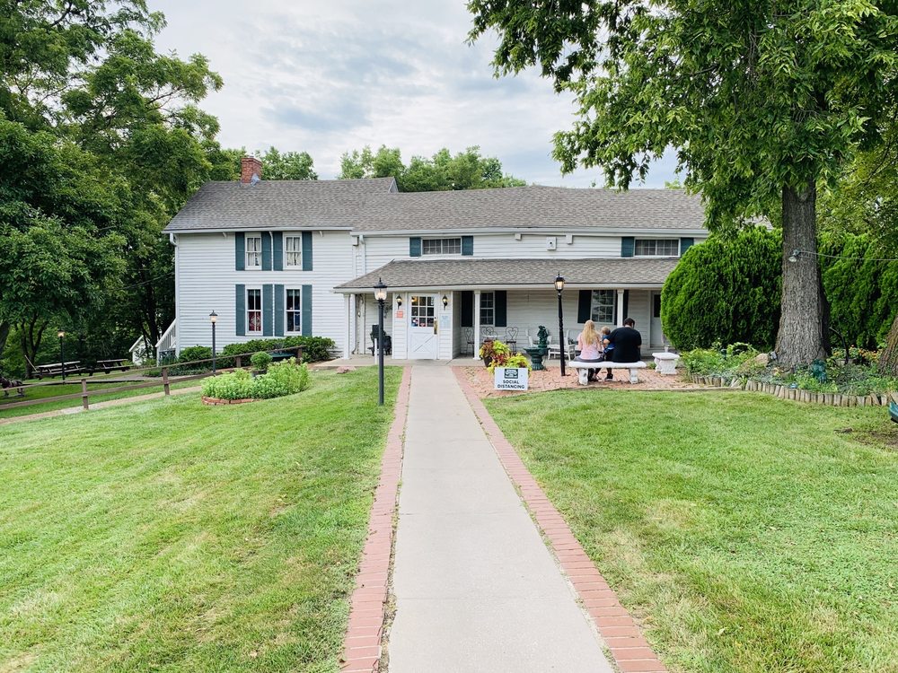 Stroud's Oak Ridge Manor 5410 NE Oak Ridge Dr, Kansas City