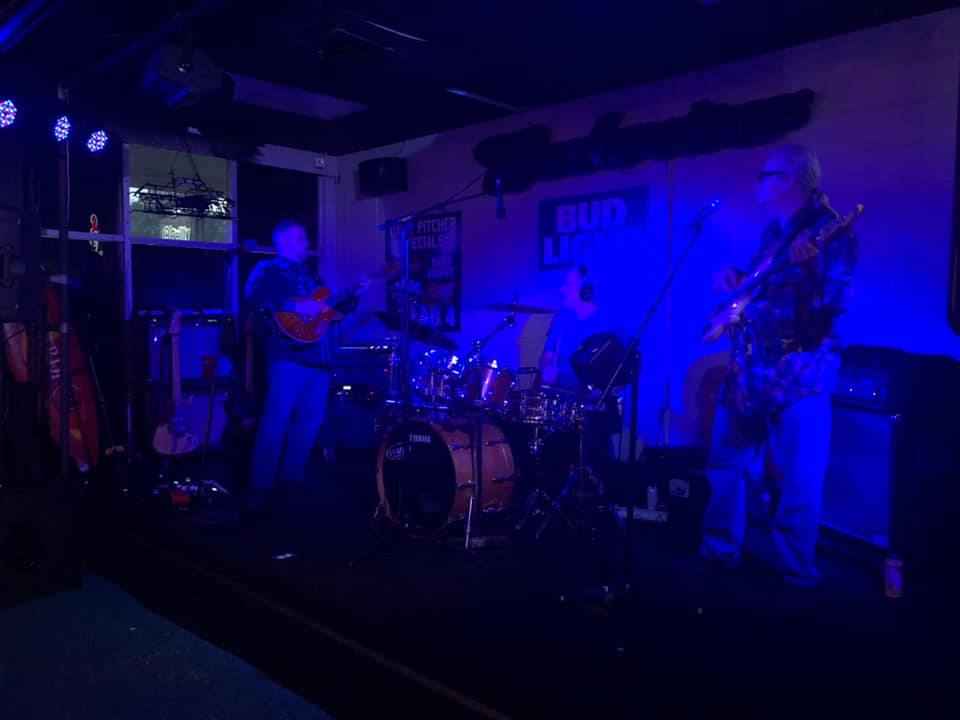 T-Barz Sports Bar & Grill 2833 W Chestnut Expy, Springfield