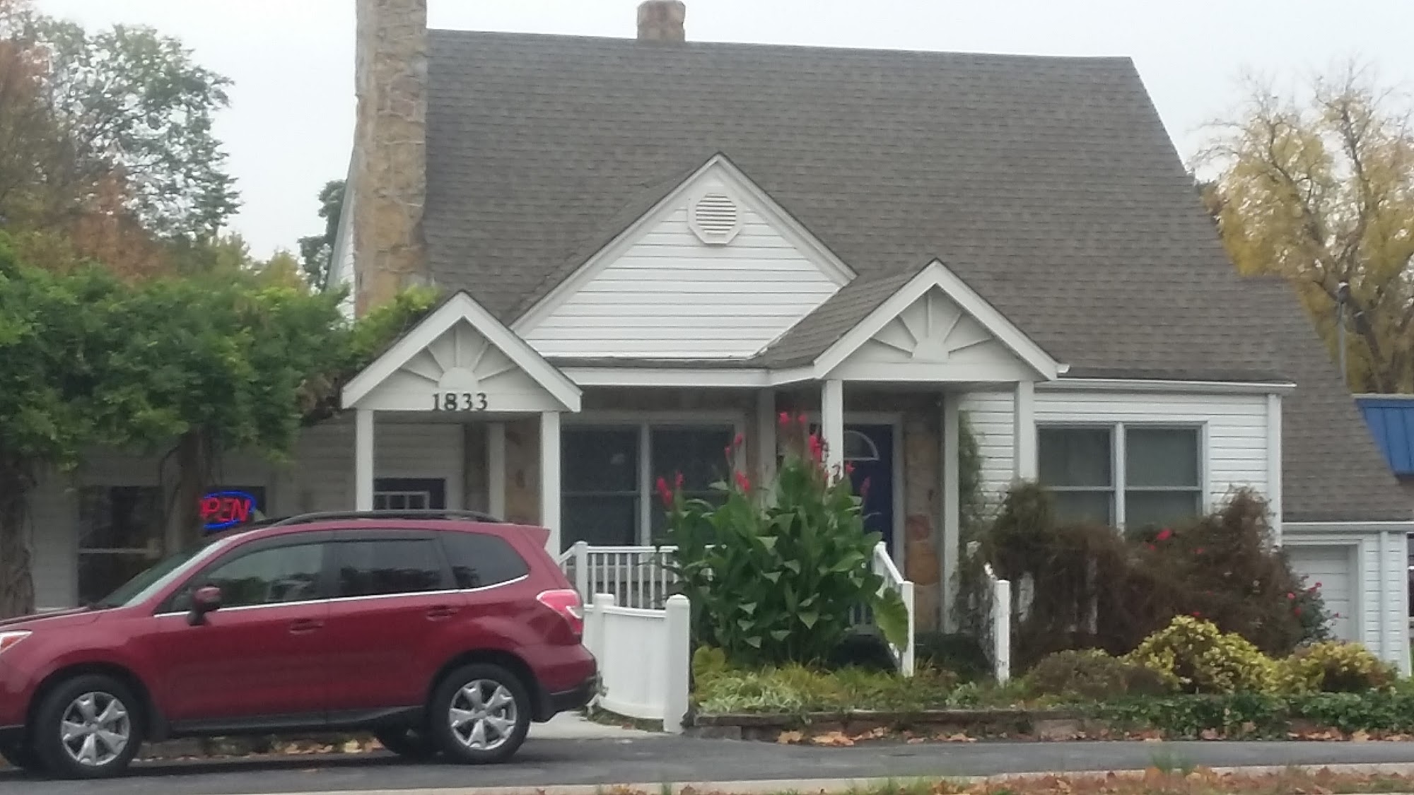 Cottage Salon