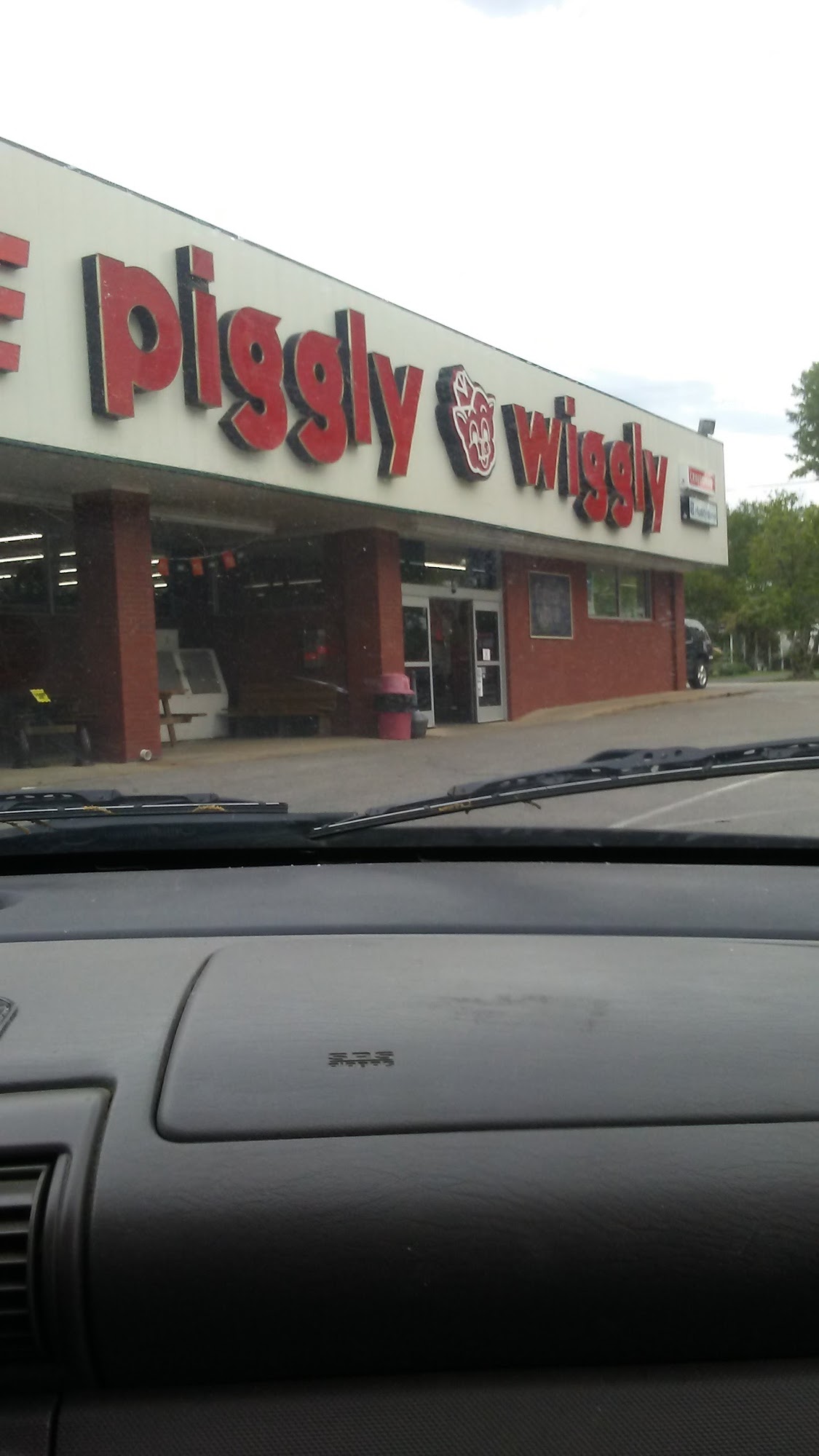 Piggly Wiggly/Ace Hardware