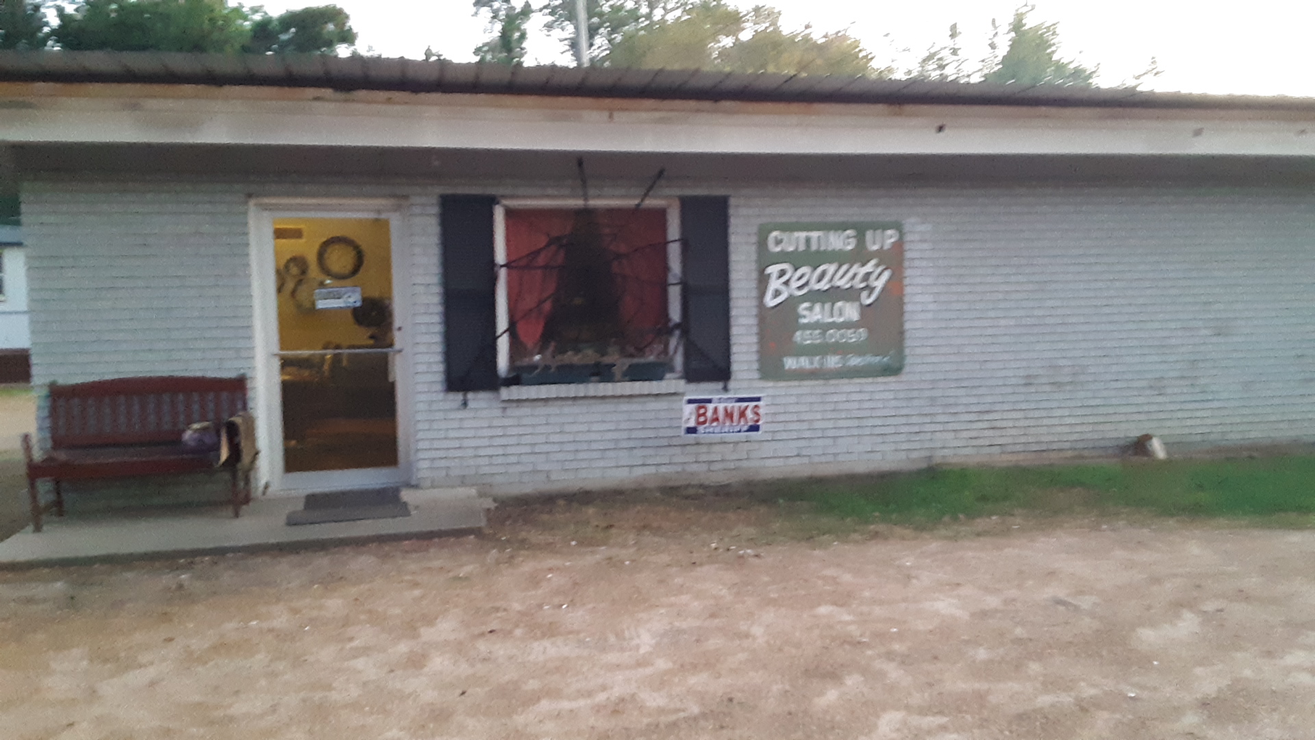 Cutting Up Salon 1800 Grenada Blvd, Greenwood Mississippi 38930