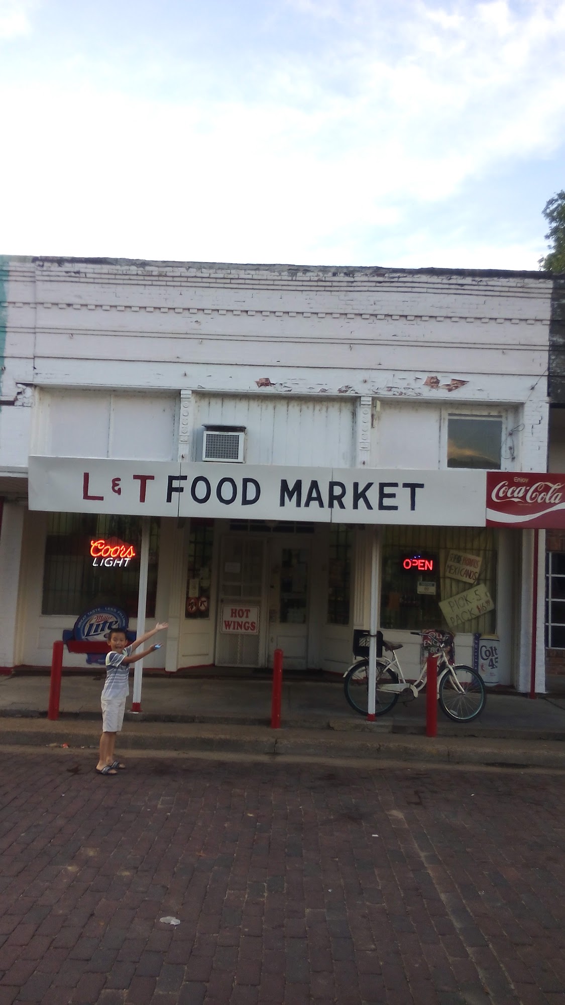 L & T Food Market