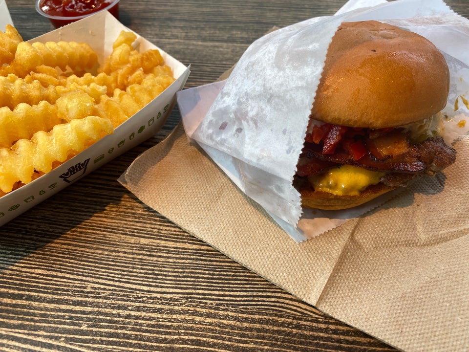 Shake Shack 1605 E Woodlawn Rd, Charlotte