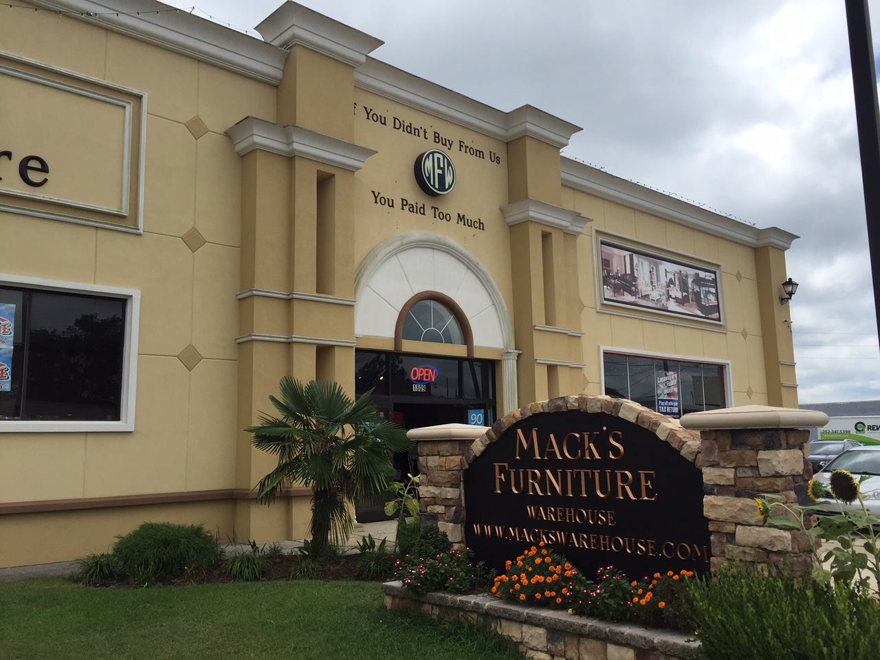 Mack's Furniture Warehouse