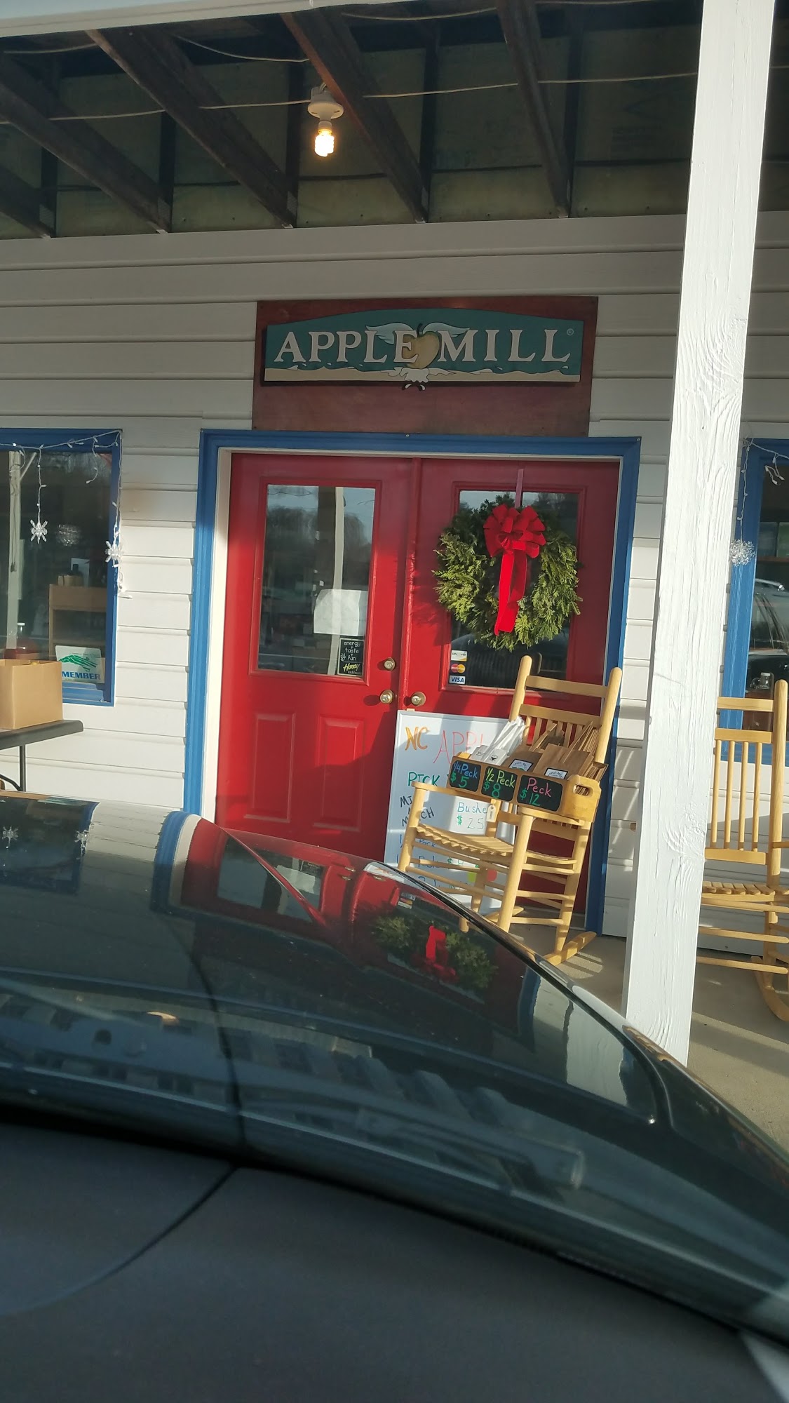 Apple Mill Market