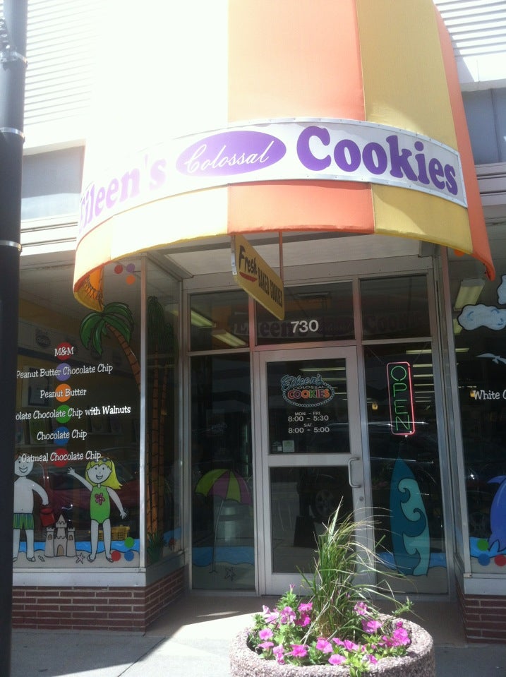 Eileen's Colossal Cookies Menu