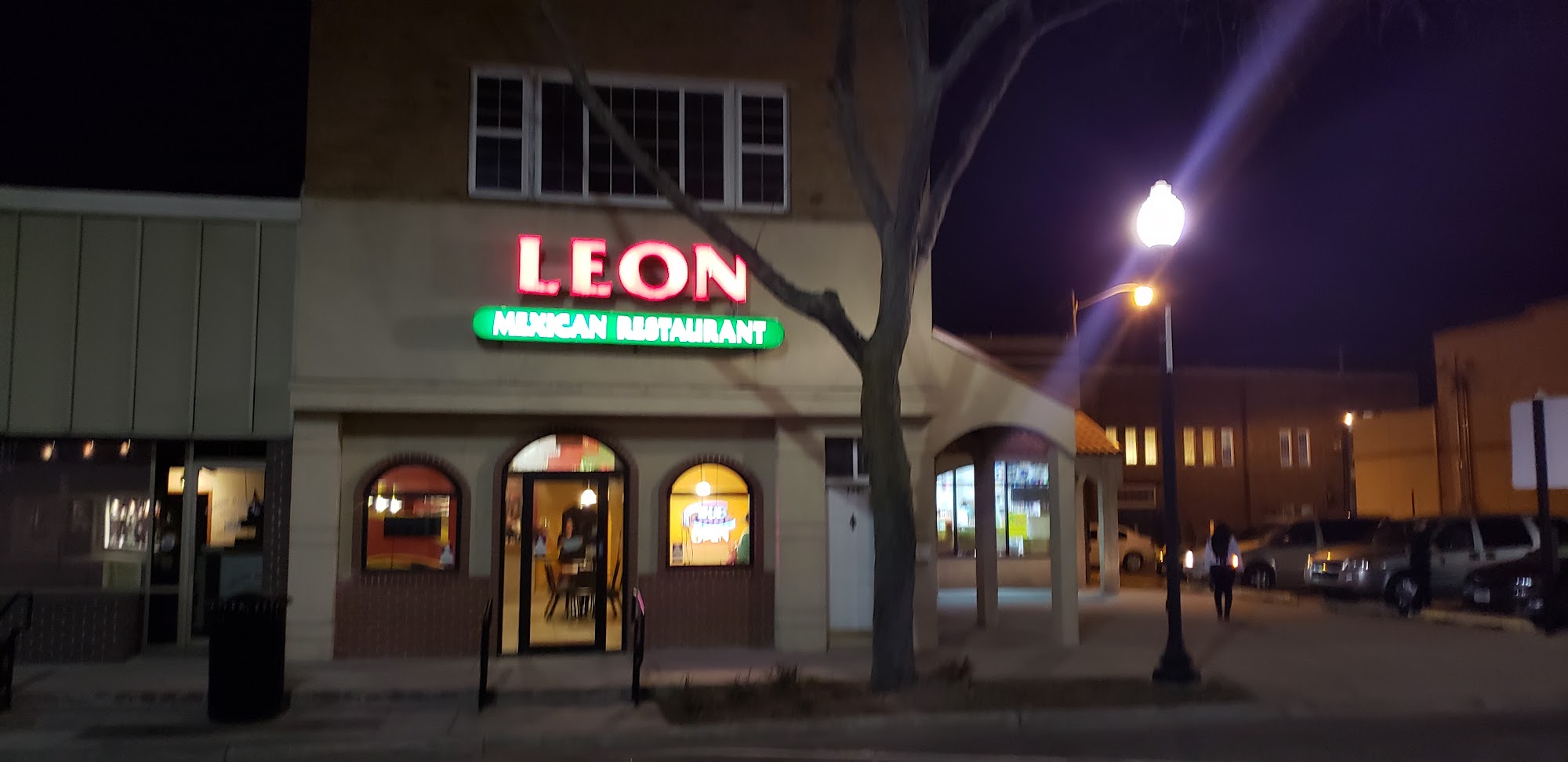 Tienda Leon Grocery Store & Méxican Restaurant