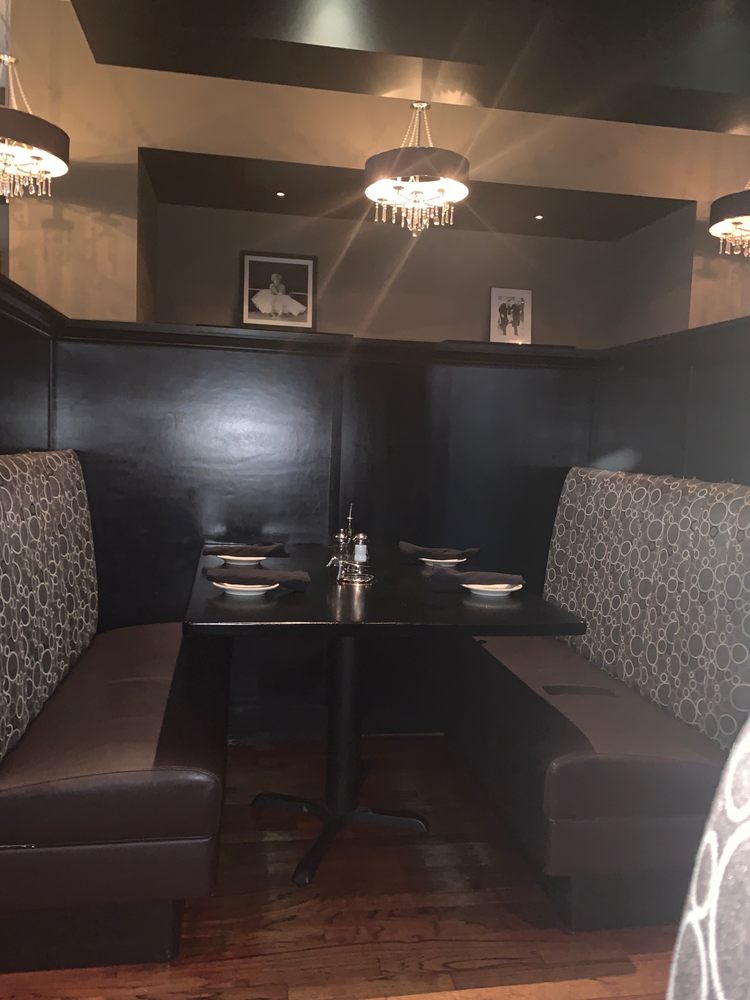 Johnny's Italian Steakhouse 305 N 170th St, Omaha