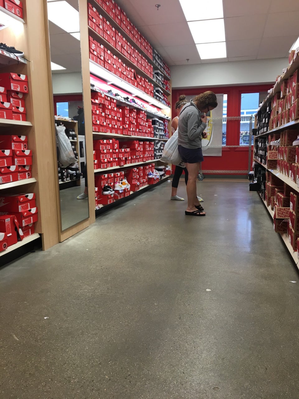 Famous Footwear Outlet SETTLERS GREEN OUTLET VILLAGE #2, Common Ct UNIT-A26, North Conway