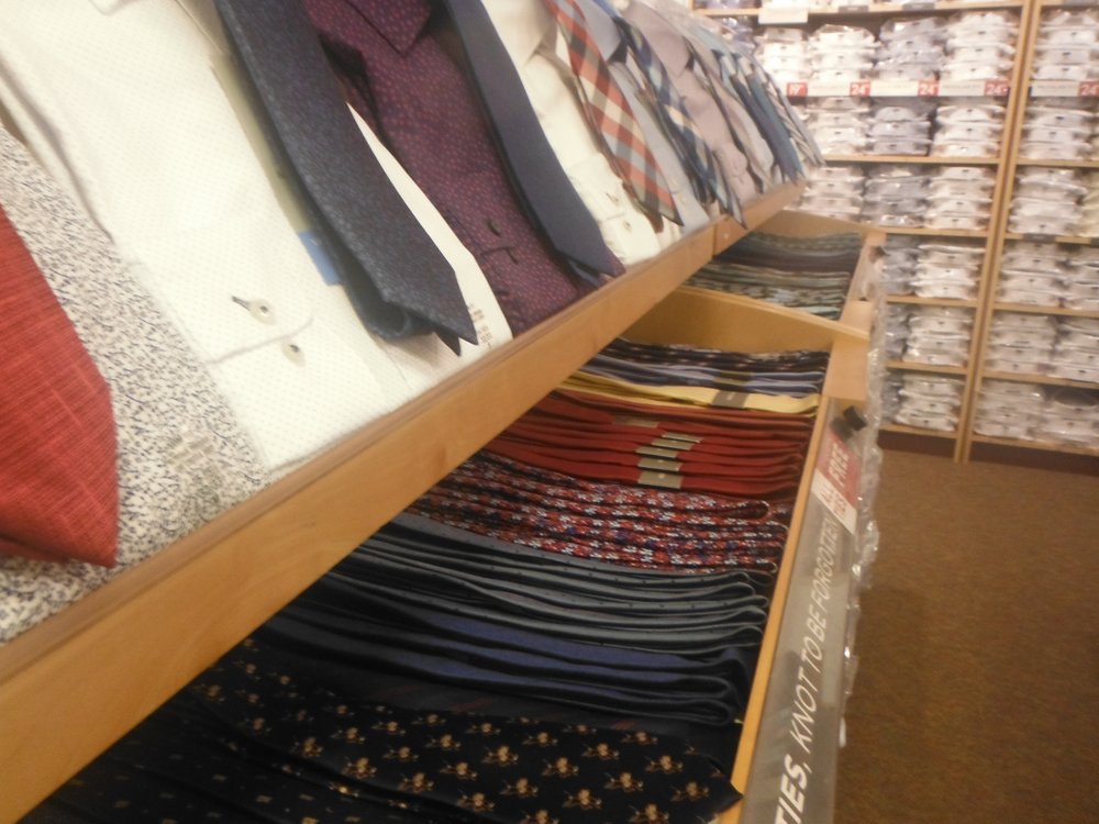 Van Heusen Factory Outlet 2 Common Ct, North Conway