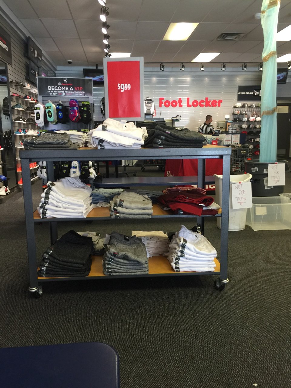 Foot Locker 560 Broadway, Bayonne