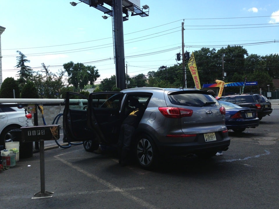 Royal Touch Hand Car Wash 711 NJ-17, Carlstadt