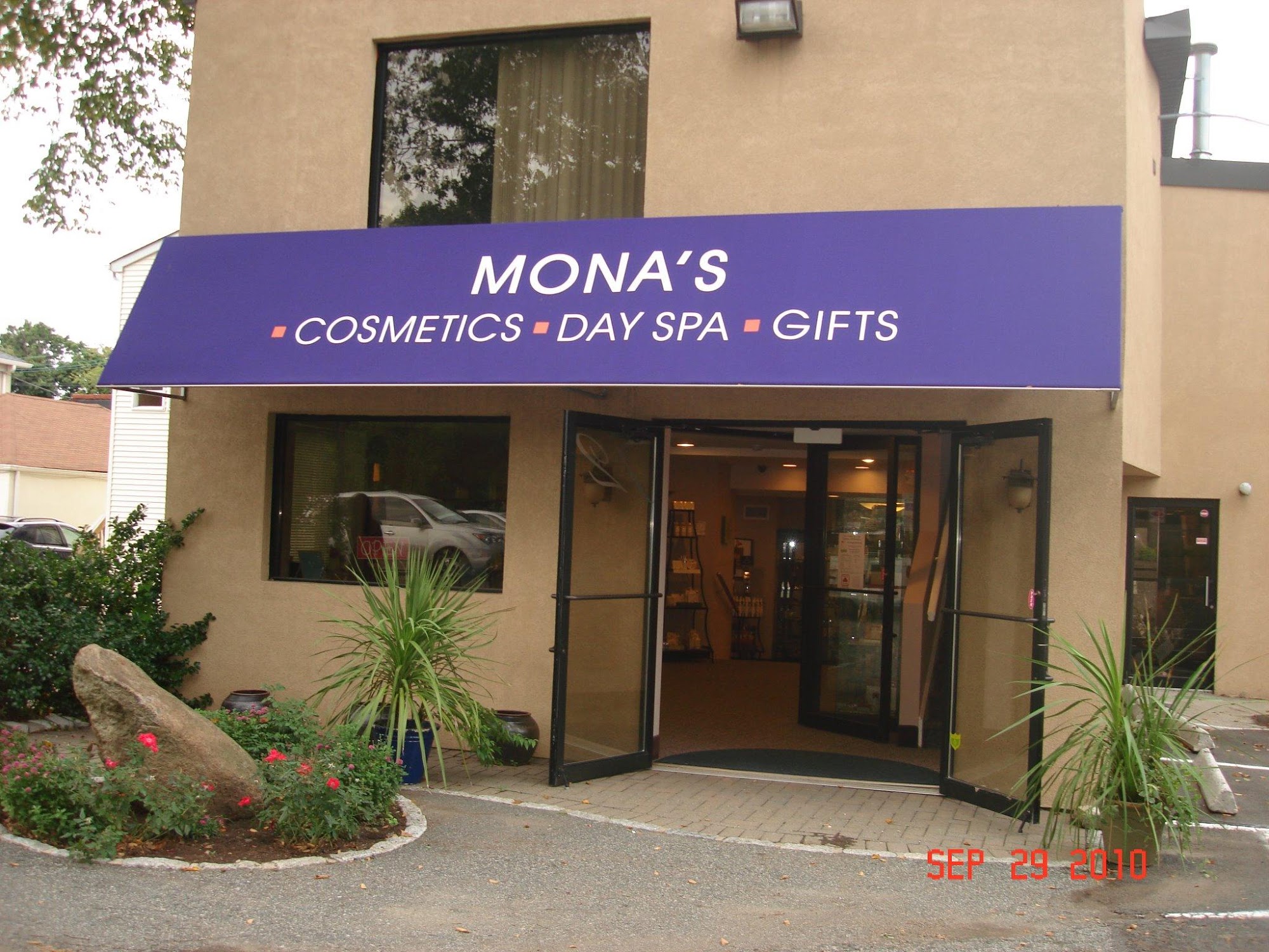 Mona's Cosmetics & Day Spa