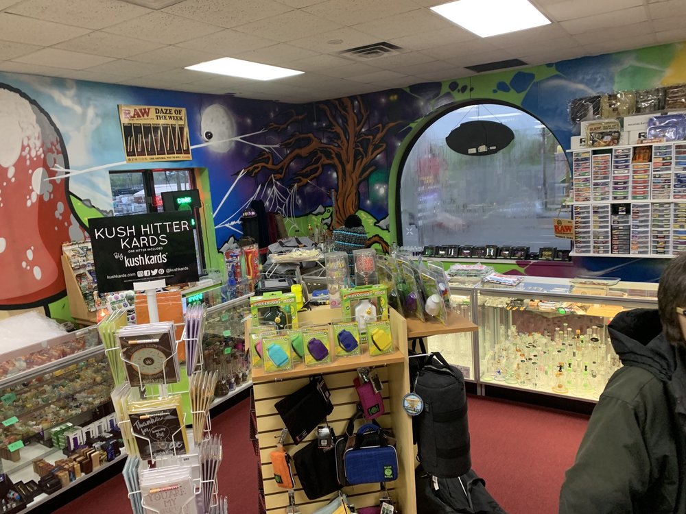 Wonderland Smoke Shop Hasbrouck Heights 155 NJ-17, Hasbrouck Heights