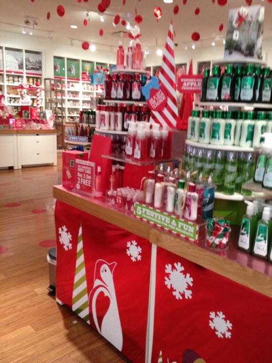 Bath & Body Works 30 Mall Dr W, Jersey City