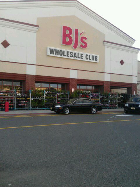 BJ's Wholesale Club 2100 88th St, North Bergen