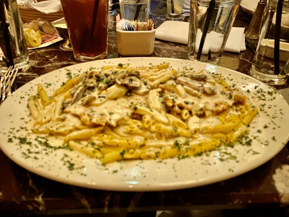 Grand Lux Cafe 1 Garden State Plaza Blvd, Paramus