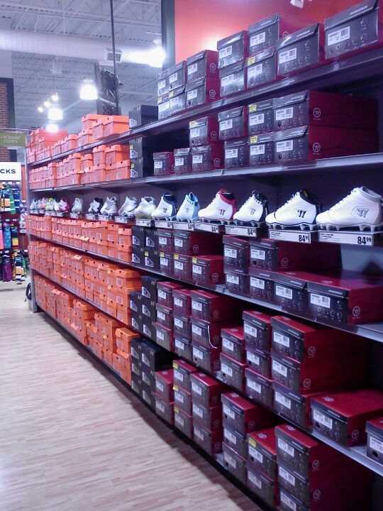 DICK'S Sporting Goods 240 NJ-17 N, Paramus