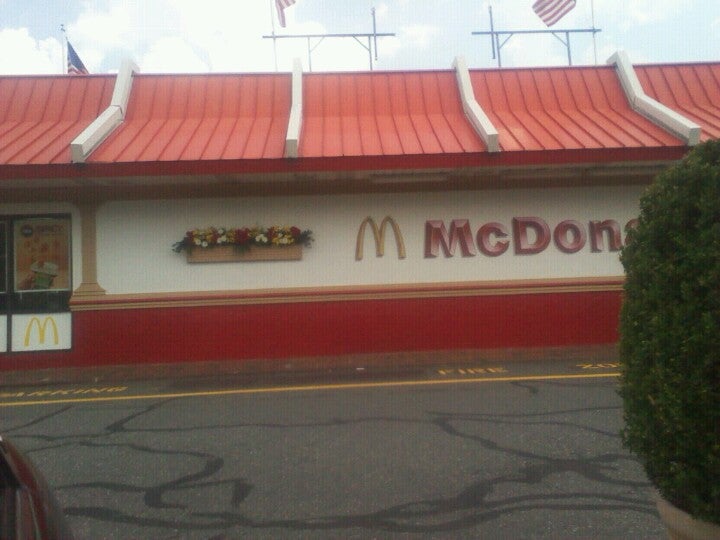 McDonald's 1118 Main St, River Edge
