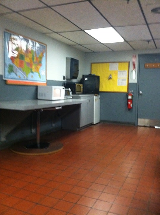 UPS Customer Center 280 N Midland Ave, Saddle Brook